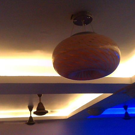 Hotel Rajendra Chinchani Екстер'єр фото