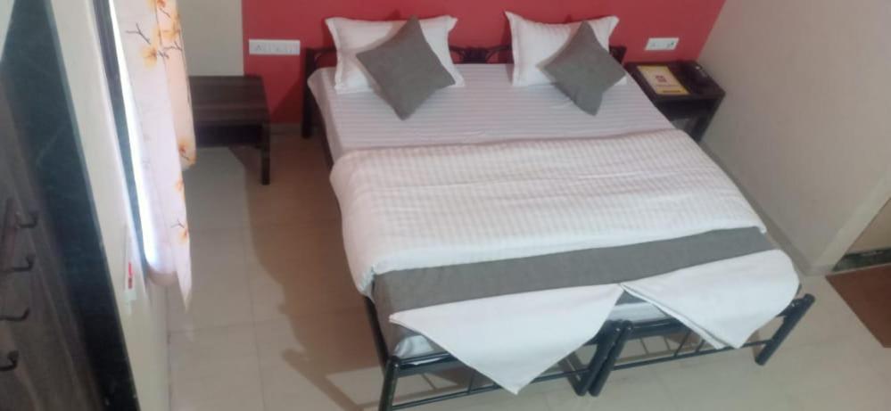 Hotel Rajendra Chinchani Екстер'єр фото