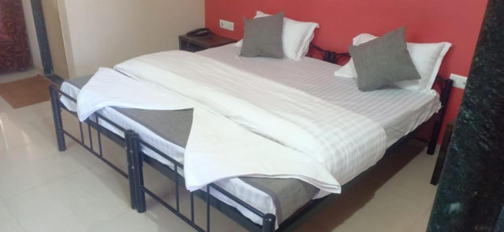 Hotel Rajendra Chinchani Екстер'єр фото