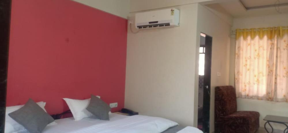 Hotel Rajendra Chinchani Екстер'єр фото